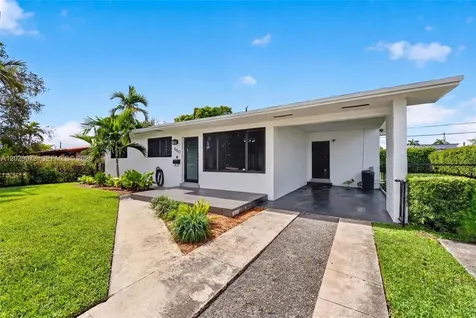 680 W 50th Place Hialeah FL 33012