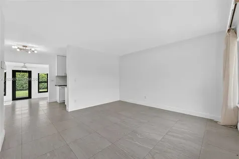 680 W 50th Place Hialeah FL 33012