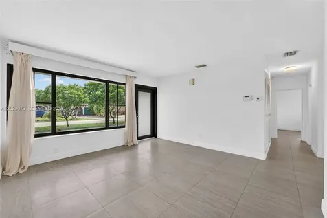 680 W 50th Place Hialeah FL 33012