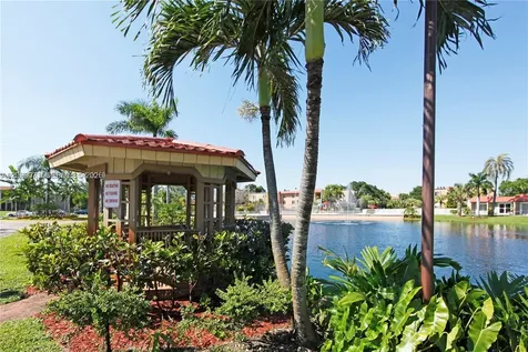 5241 Geneva Way Doral FL 33166
