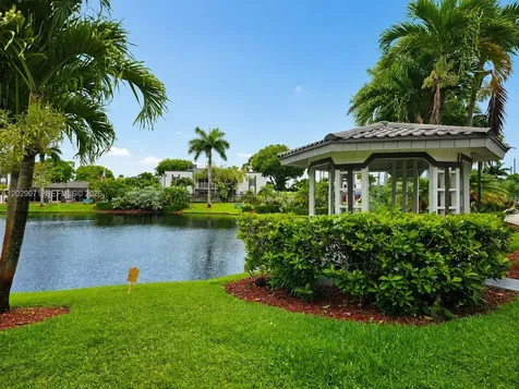 5241 Geneva Way Doral FL 33166