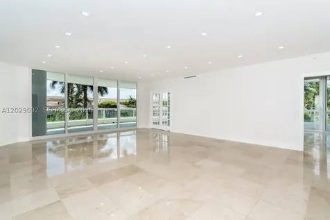 21050 NE 38th Avenue Aventura FL 33180