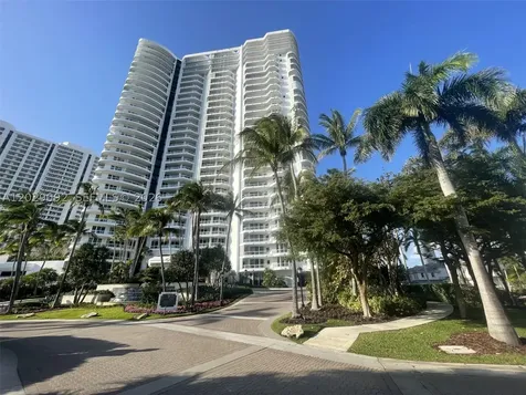 21050 NE 38th Avenue Aventura FL 33180