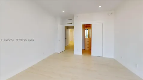 21050 NE 38th Avenue Aventura FL 33180