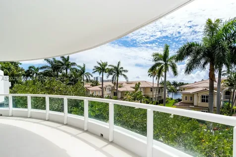 21050 NE 38th Avenue Aventura FL 33180