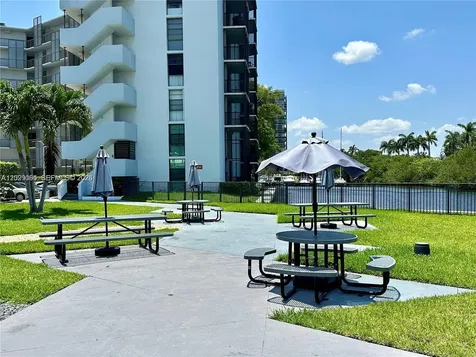 3475 N Country Club Drive Aventura FL 33180