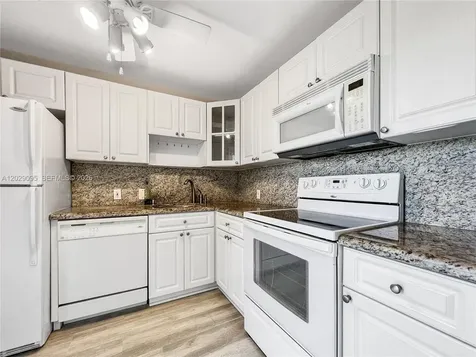 3475 N Country Club Drive Aventura FL 33180