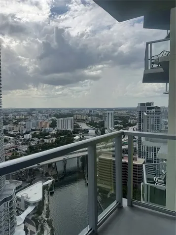 185 SW 7th Street Miami FL 33130