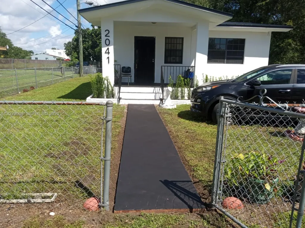 2041 NW 100th Street Miami FL 33147