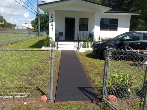 2041 NW 100th Street Miami FL 33147