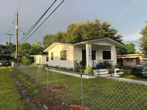 2041 NW 100th Street Miami FL 33147