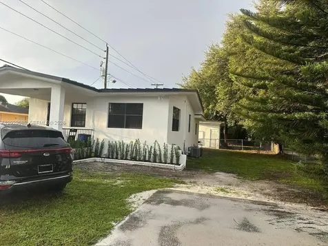 2041 NW 100th Street Miami FL 33147