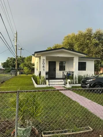 2041 NW 100th Street Miami FL 33147