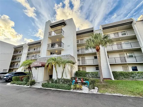 9235 Lagoon Place Davie FL 33324