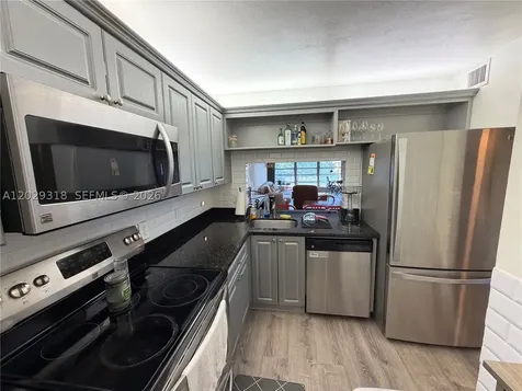 9235 Lagoon Place Davie FL 33324