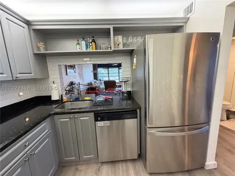 9235 Lagoon Place Davie FL 33324