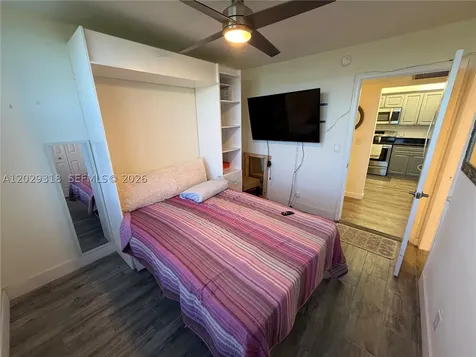 9235 Lagoon Place Davie FL 33324