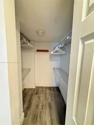 9235 Lagoon Place Davie FL 33324