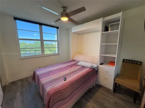 9235 Lagoon Place Davie FL 33324