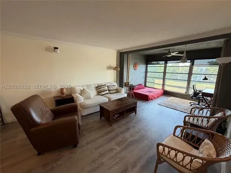9235 Lagoon Place Davie FL 33324