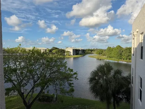 9235 Lagoon Place Davie FL 33324