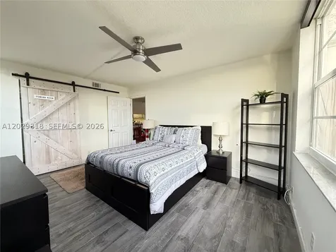 9235 Lagoon Place Davie FL 33324