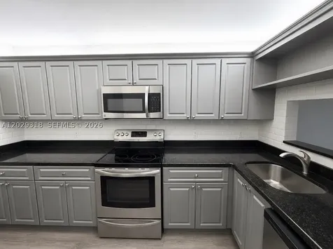 9235 Lagoon Place Davie FL 33324