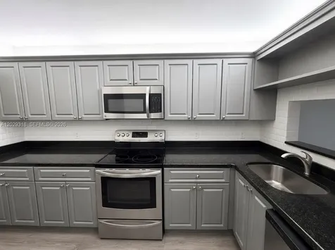 9235 Lagoon Place Davie FL 33324