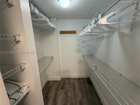 9235 Lagoon Place Davie FL 33324