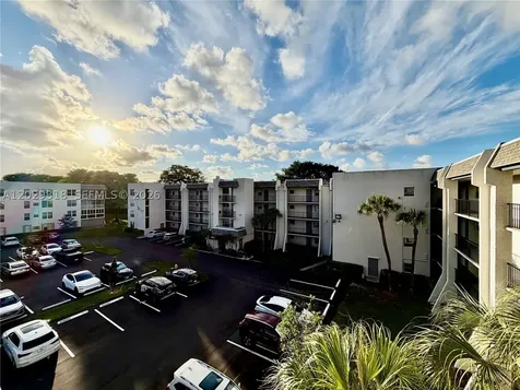 9235 Lagoon Place Davie FL 33324