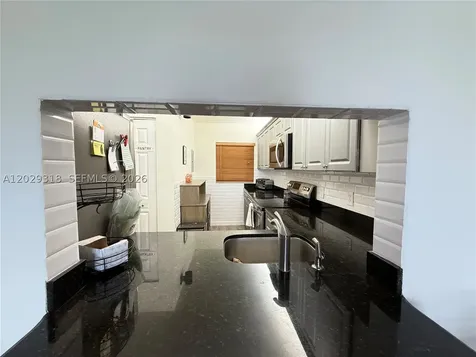 9235 Lagoon Place Davie FL 33324