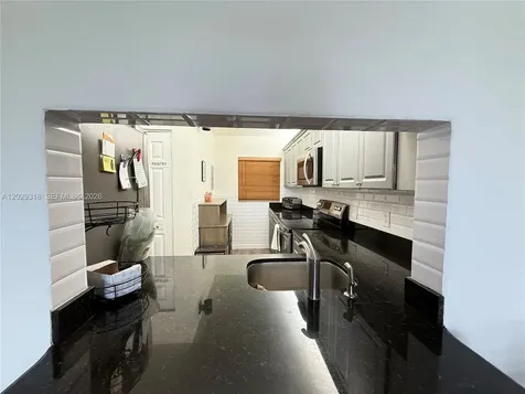 9235 Lagoon Place Davie FL 33324