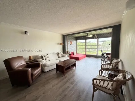 9235 Lagoon Place Davie FL 33324