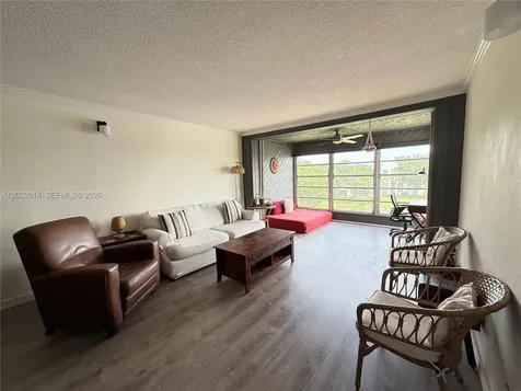 9235 Lagoon Place Davie FL 33324