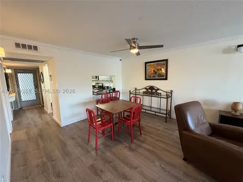 9235 Lagoon Place Davie FL 33324