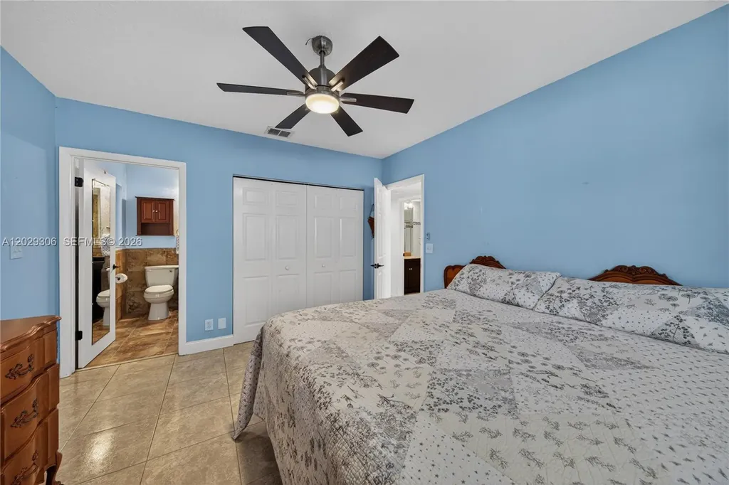 211 S 57th Way Hollywood FL 33023