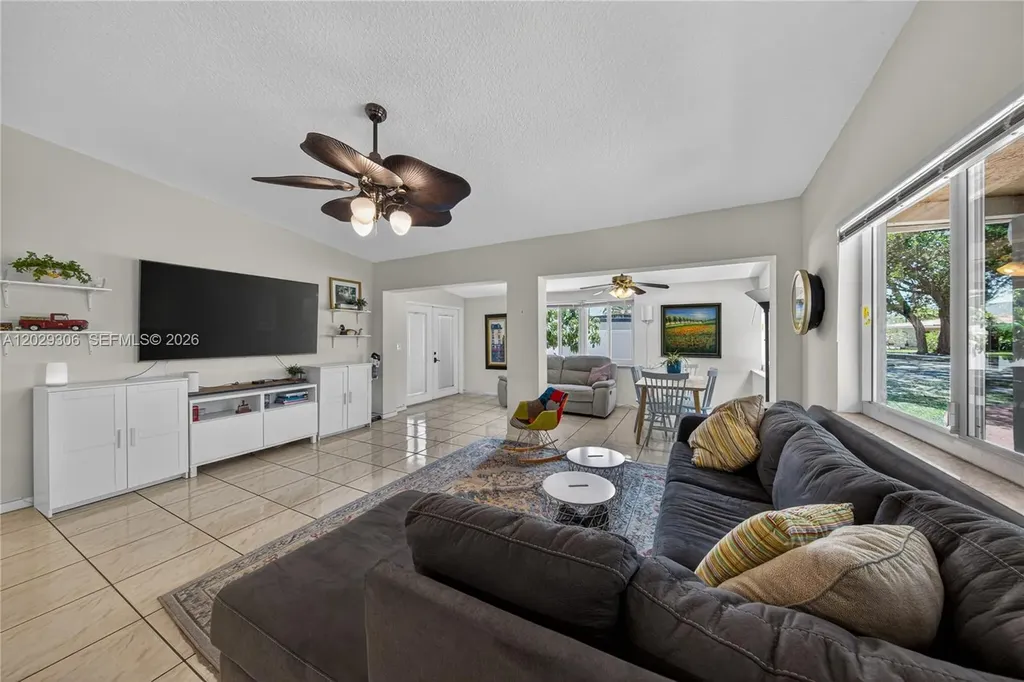 211 S 57th Way Hollywood FL 33023
