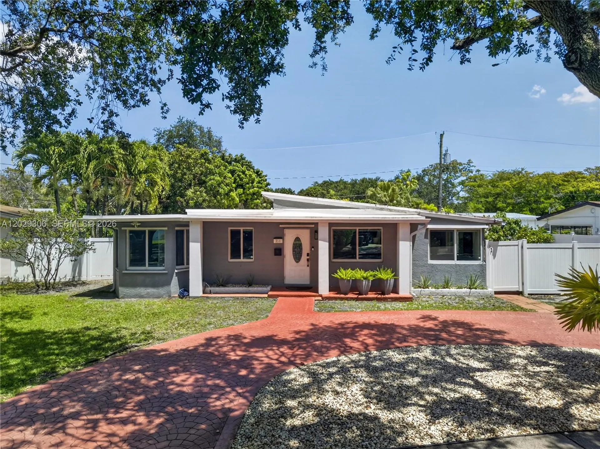 211 S 57th Way Hollywood FL 33023