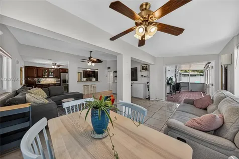 211 S 57th Way Hollywood FL 33023