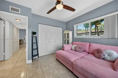 211 S 57th Way Hollywood FL 33023