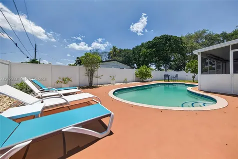 211 S 57th Way Hollywood FL 33023