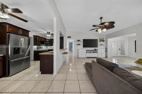 211 S 57th Way Hollywood FL 33023