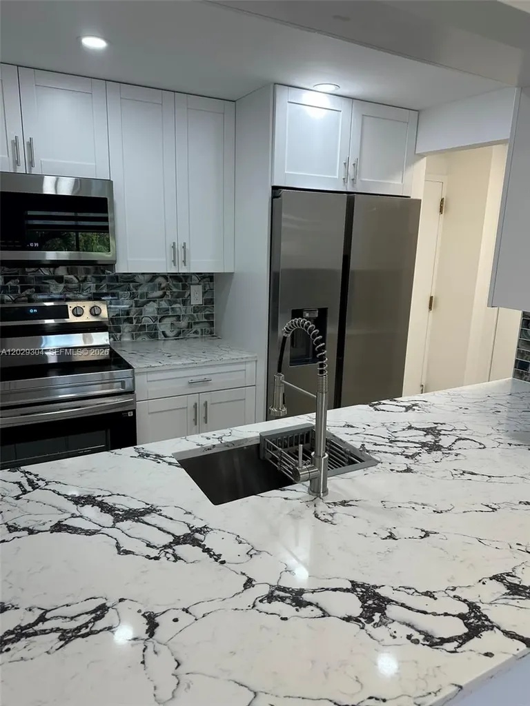 5280 NW 7th Street Miami FL 33126