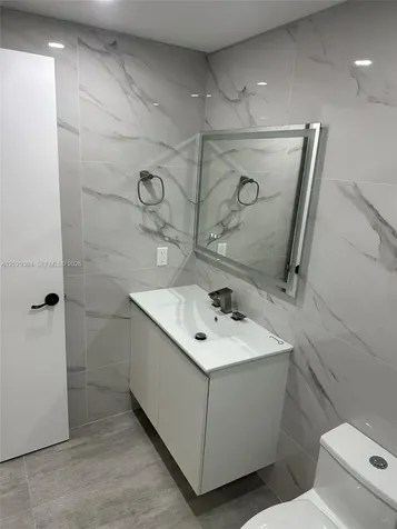 5280 NW 7th Street Miami FL 33126