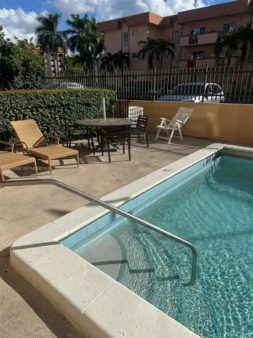 5280 NW 7th Street Miami FL 33126