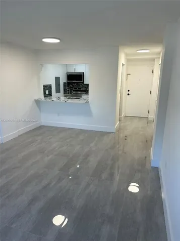 5280 NW 7th Street Miami FL 33126
