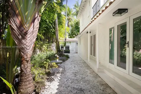 3845 Wood Avenue Miami FL 33133