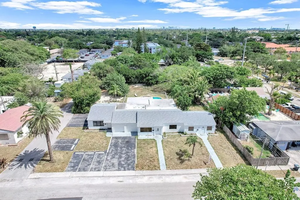 2415 Pierce Street Hollywood FL 33020