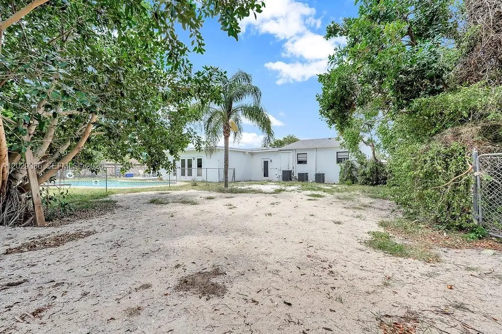 2415 Pierce Street Hollywood FL 33020