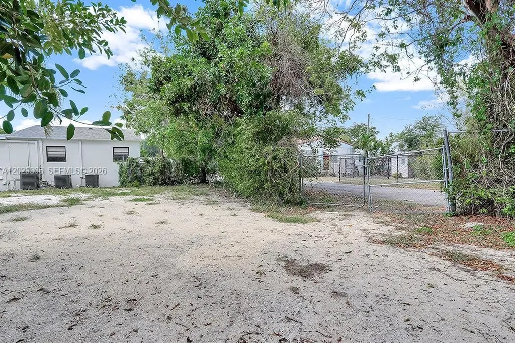 2415 Pierce Street Hollywood FL 33020